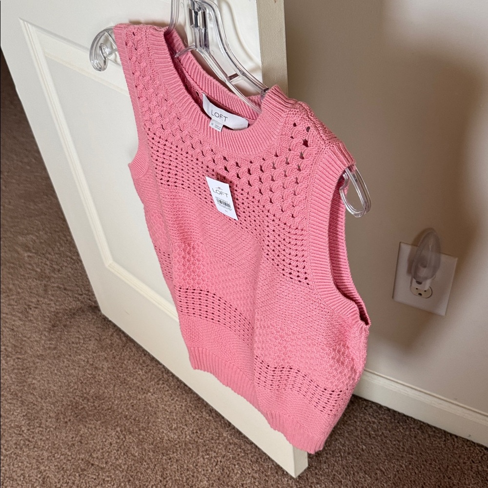 LOFT Textured Pink Sleeveless Top NWT - Picture 2 of 4